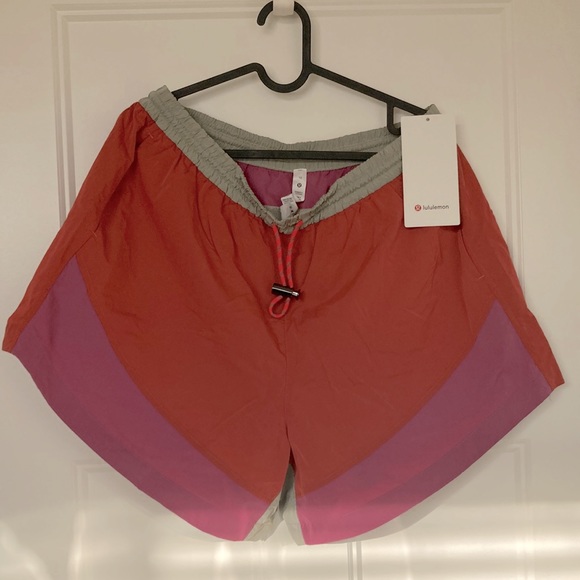 Lululemon Evergreen HR Shorts 4.5” - Picture 2 of 6